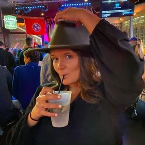 Meet your Posher, Shaina